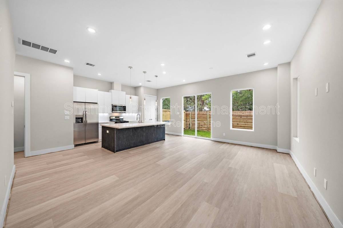 24 Bucan St #C - Photo 3 of 10