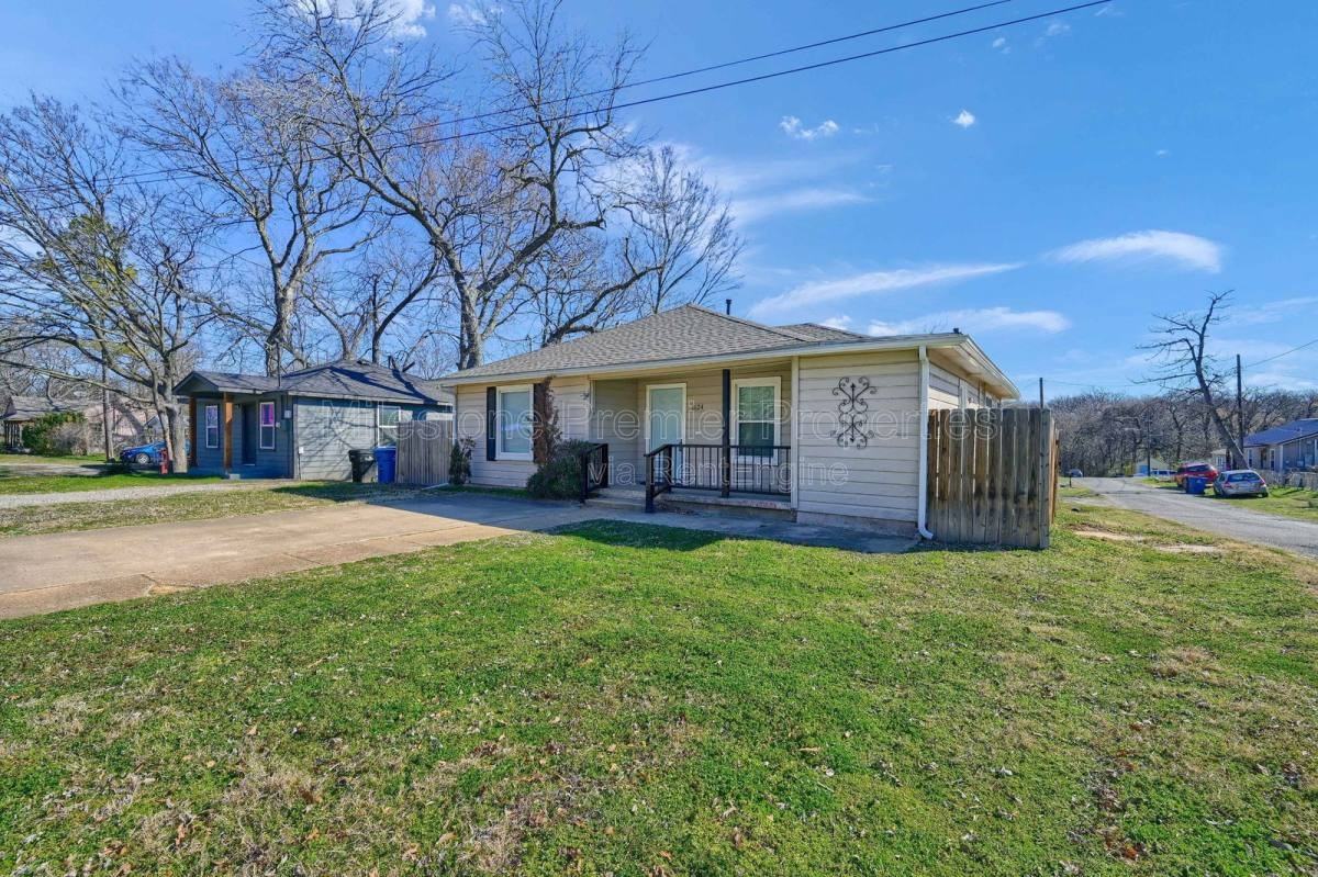 1624 S Fannin Ave - Photo 3 of 10