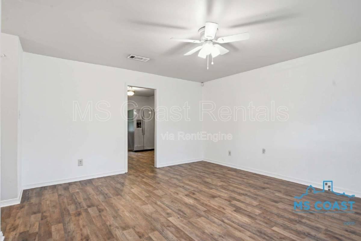 1601 Lewis Ave - Photo 3 of 10