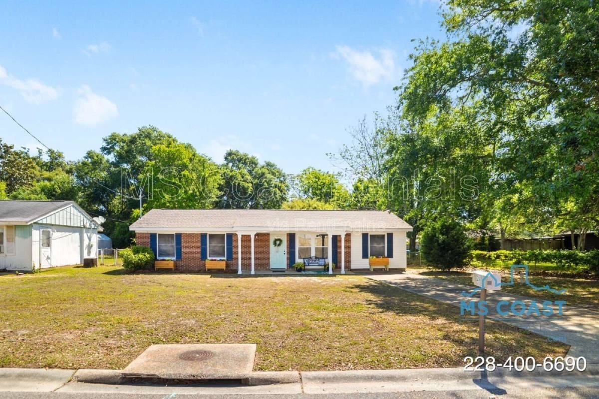 218 Dogwood Dr - Photo 2 of 10