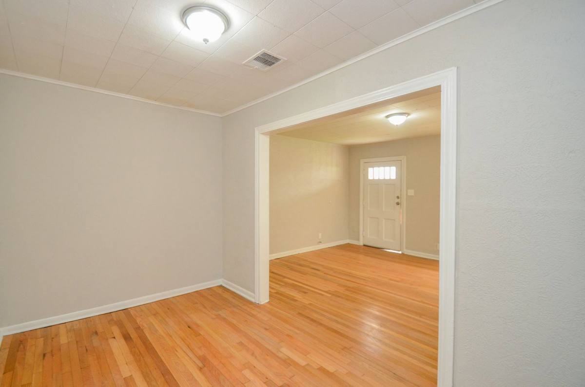217 Owens St - Photo 3 of 10