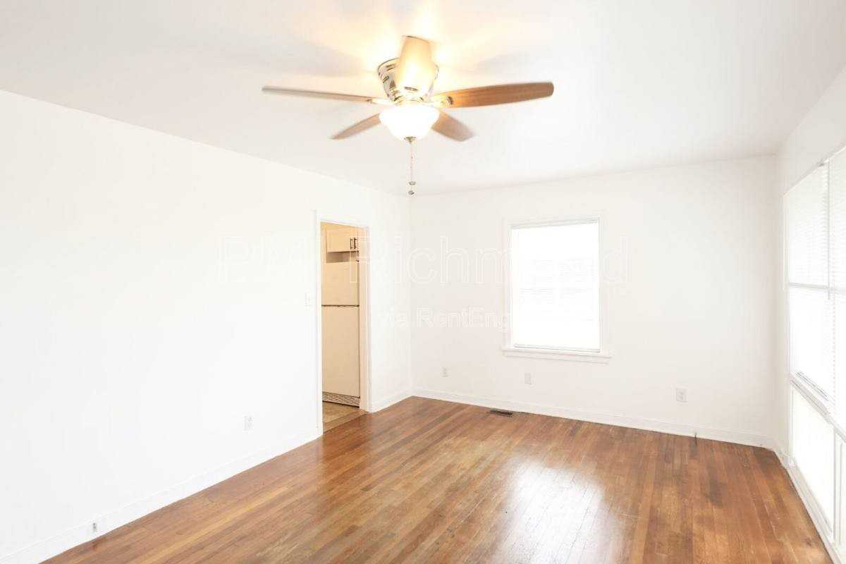 3006 Manor Dr - Photo 2 of 10