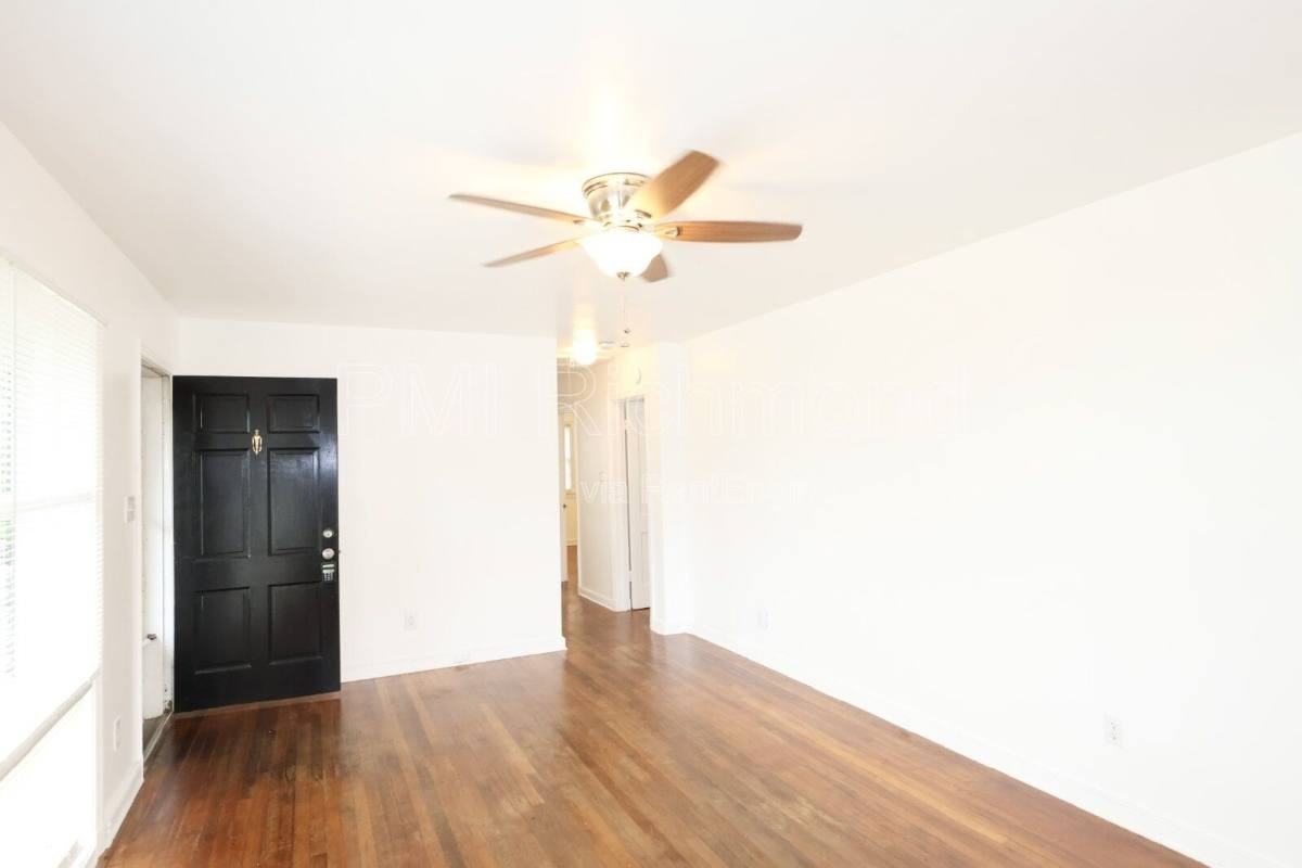 3006 Manor Dr - Photo 3 of 10