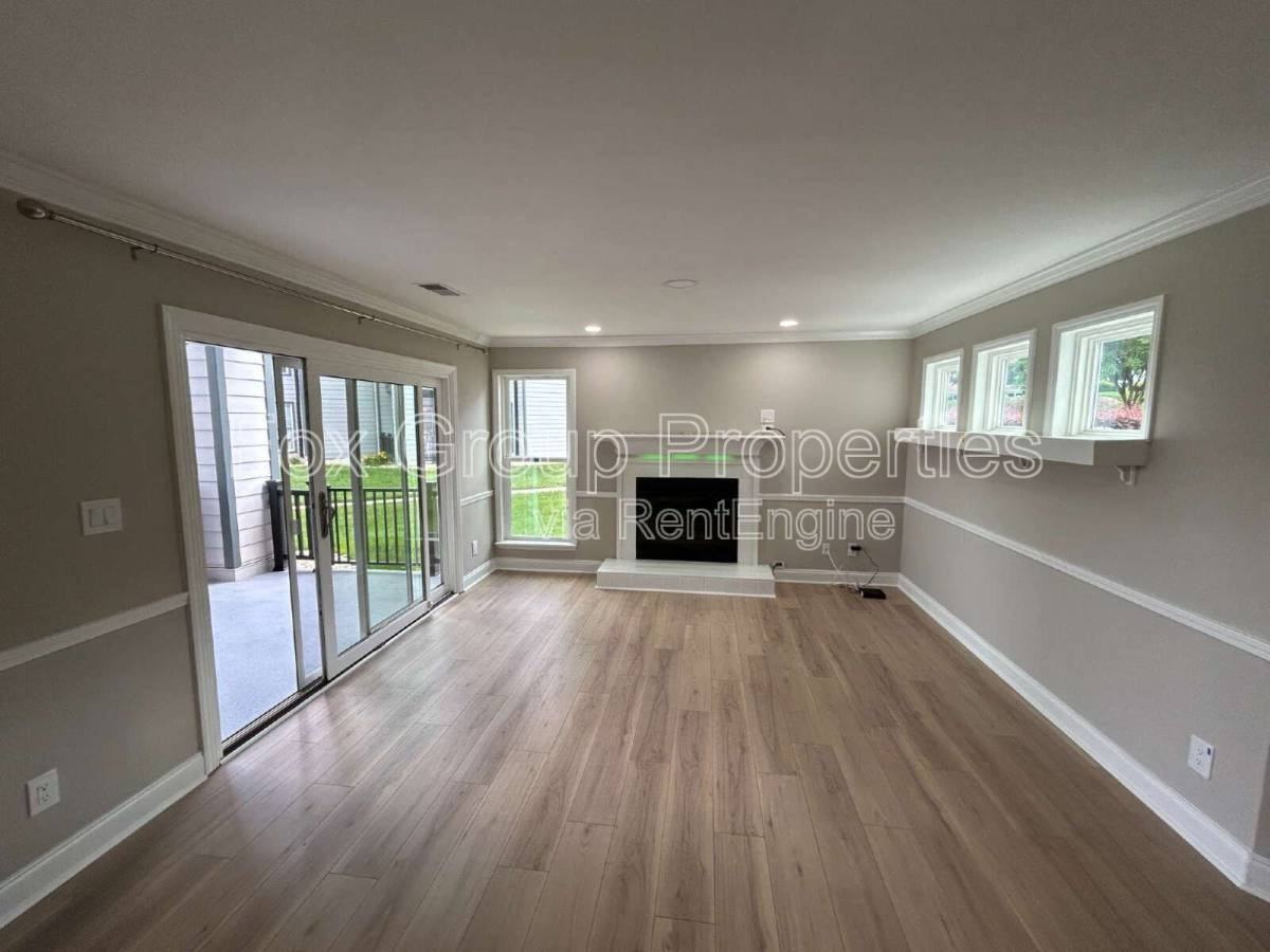 18837 Vineyard Point Ln - Photo 3 of 10