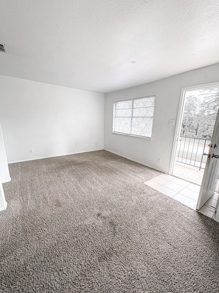 Lakewood Manor Apartments - Photo 2 of 8