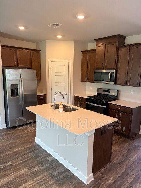 206 Telford Dr - Photo 2 of 25