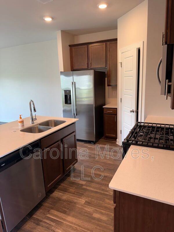 206 Telford Dr - Photo 3 of 25