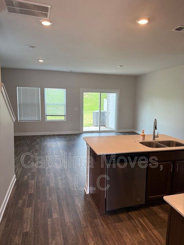 206 Telford Dr - Photo 4 of 25