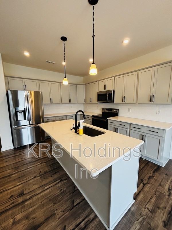 2220 Patrick Dr - Photo 3 of 27