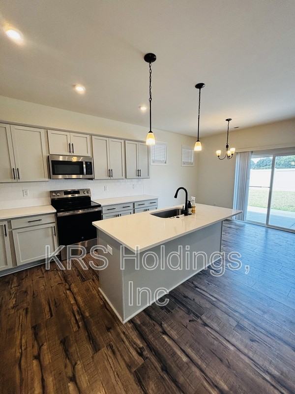 2220 Patrick Dr - Photo 5 of 27