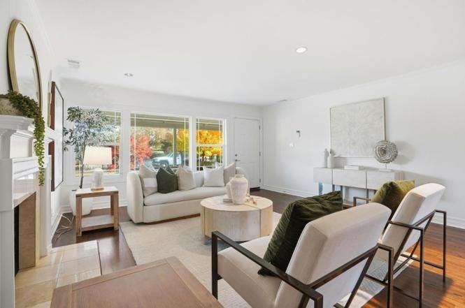 811 7th Ave - Photo 4 of 21