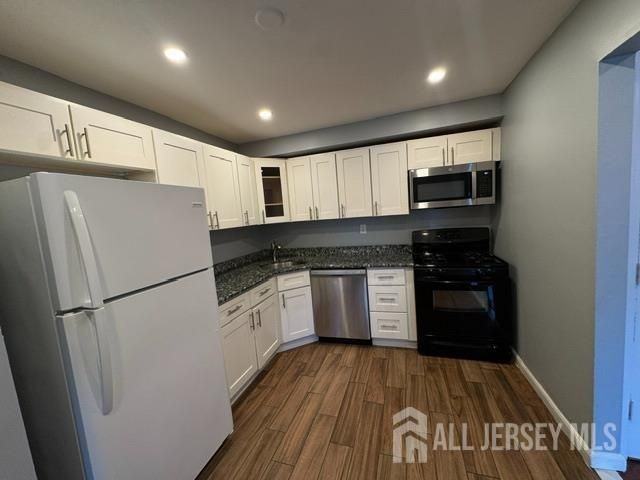 332 College Dr - Photo 2 of 12