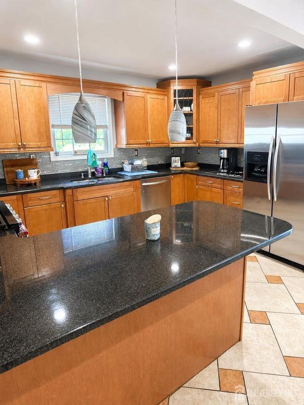 346 Thomas St - Photo 3 of 10