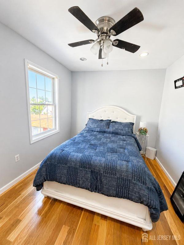 346 Thomas St - Photo 7 of 10