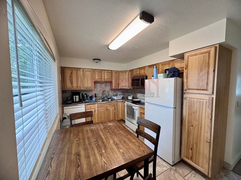 1850 Northwest - Photo 2 of 10