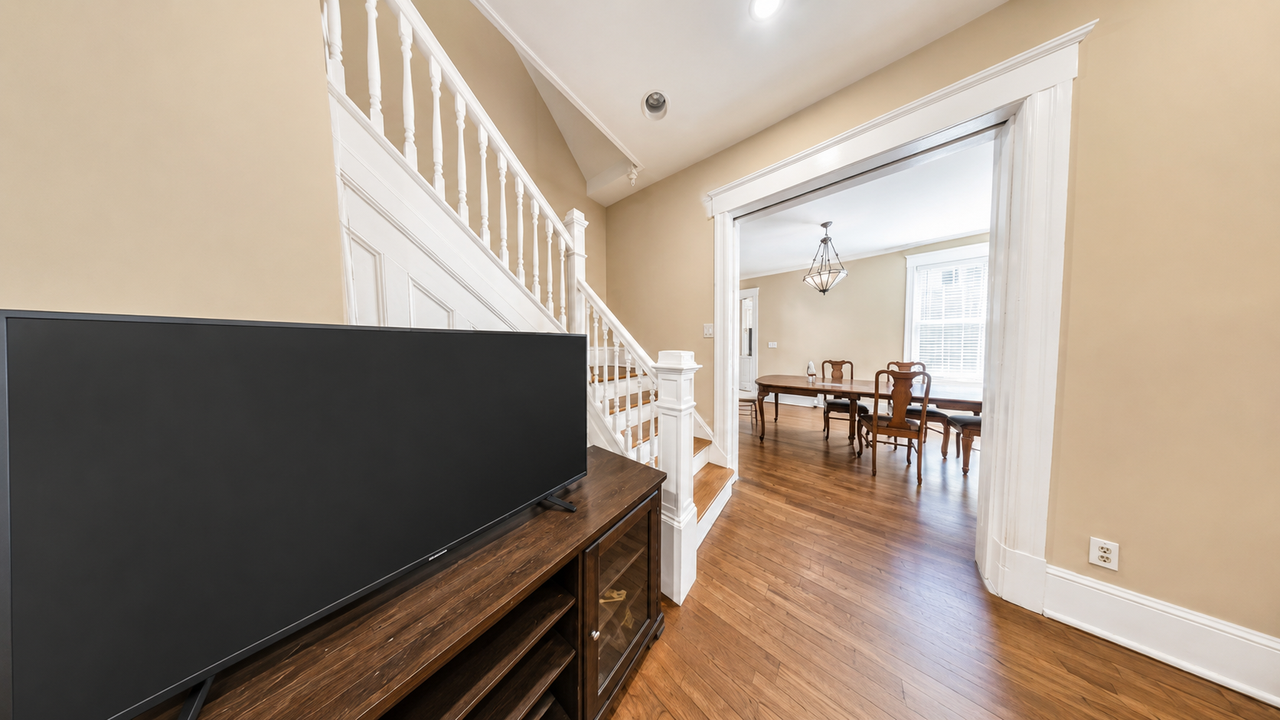 1826 Ingleside Ter Nw #F3-1 - Photo 3 of 11