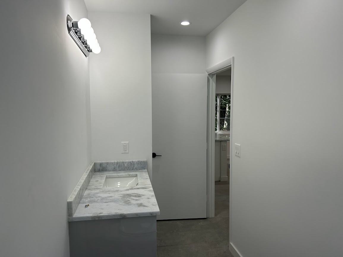 816 Nw 3rd St #4 - Photo 6 of 13