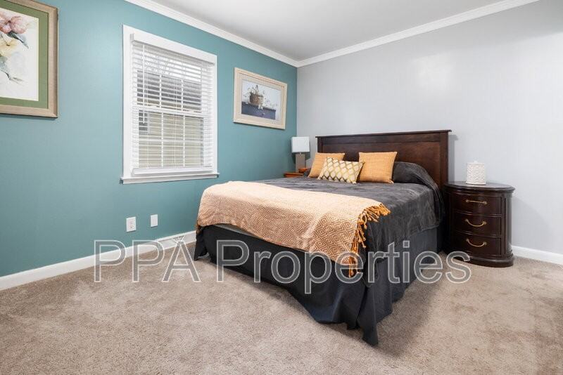 2404 Francis St #2404 - Photo 3 of 18