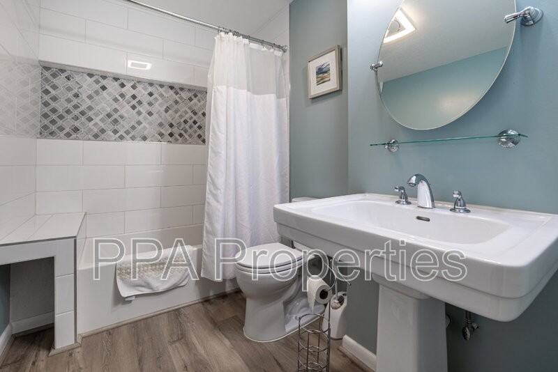 2404 Francis St #2404 - Photo 4 of 18