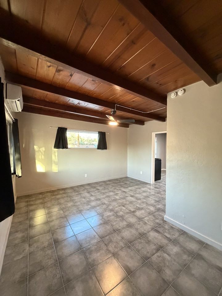 2758 N Montezuma Ave - Photo 2 of 14