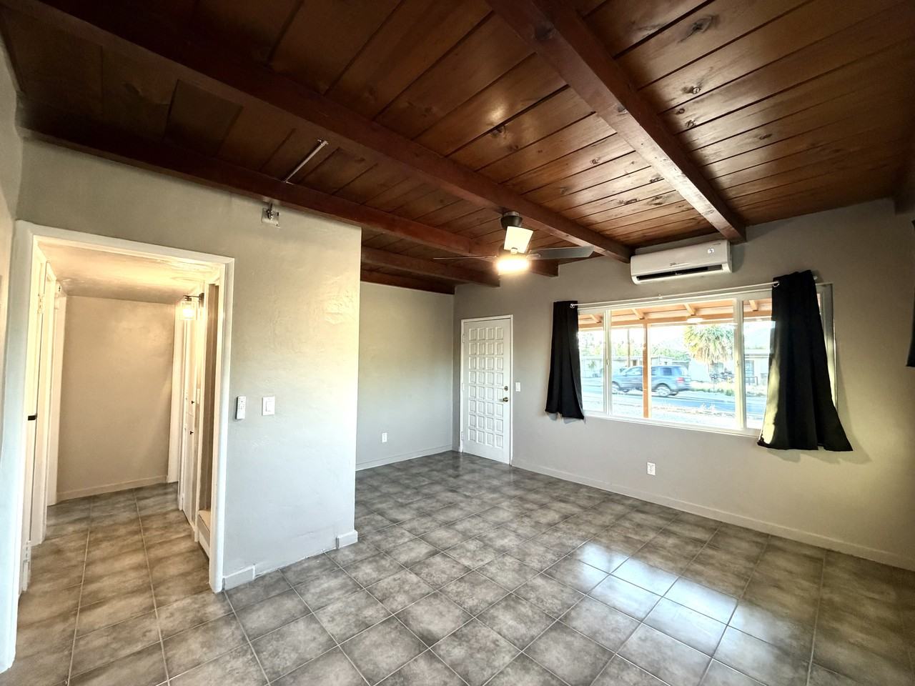 2758 N Montezuma Ave - Photo 4 of 14