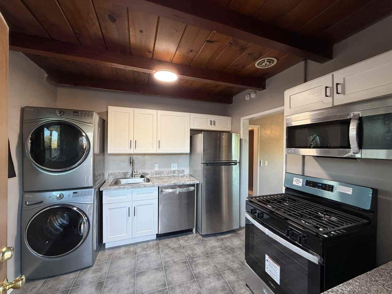 2758 N Montezuma Ave - Photo 5 of 14