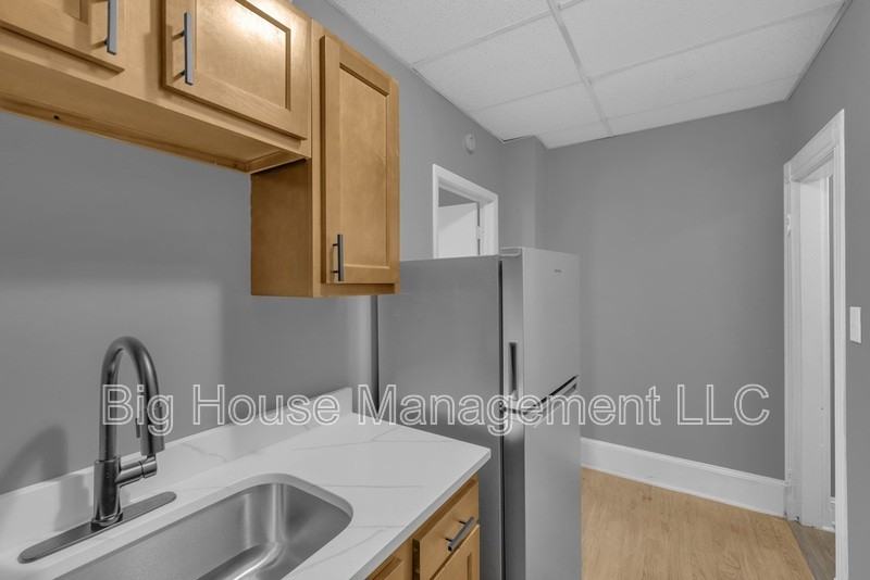 339 E 25th St #2 - Photo 6 of 21