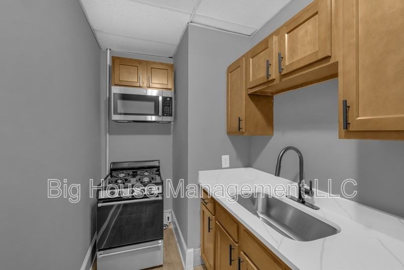 339 E 25th St #2 - Photo 7 of 21