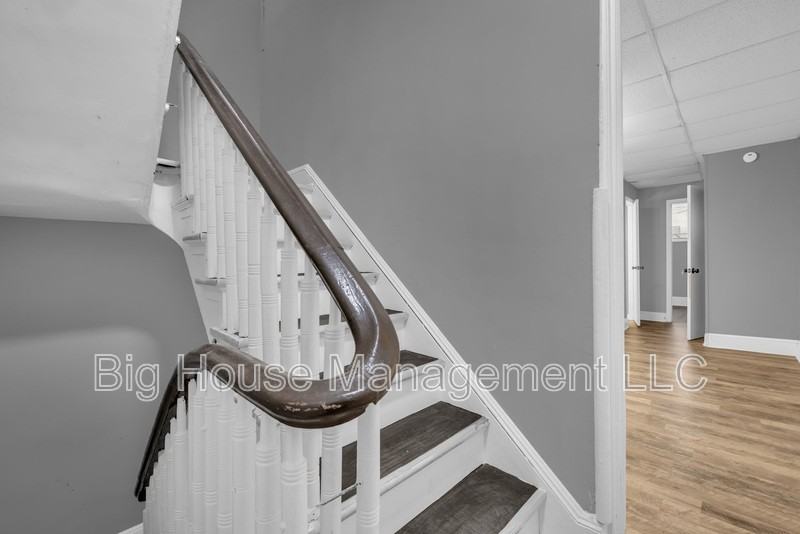 339 E 25th St #3 - Photo 3 of 20