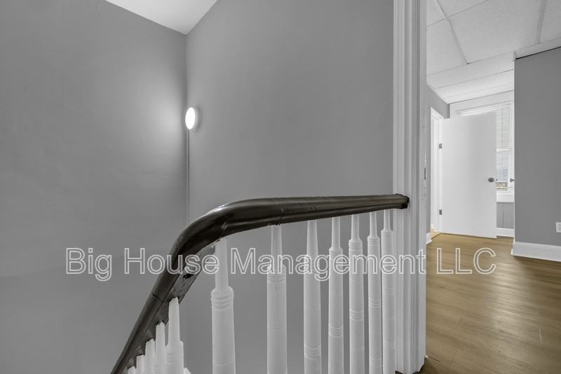 339 E 25th St #3 - Photo 4 of 20