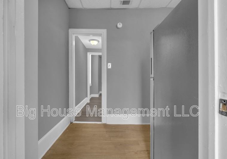 339 E 25th St #3 - Photo 5 of 20