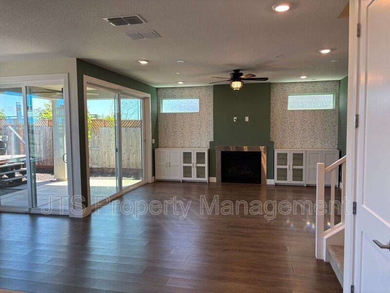 12086 Mircado Way - Photo 3 of 27