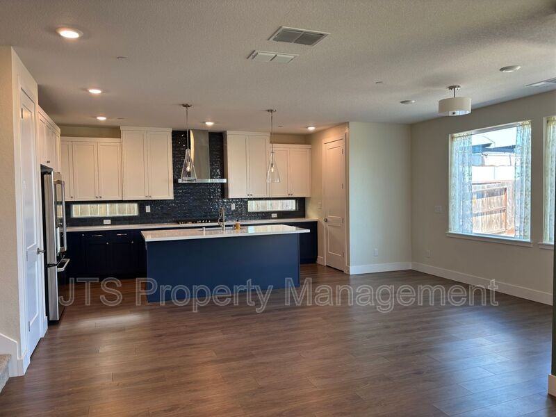 12086 Mircado Way - Photo 4 of 27