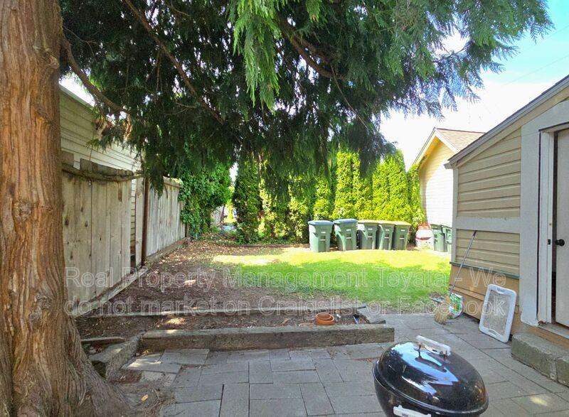 1405 Halleck St - Photo 2 of 14