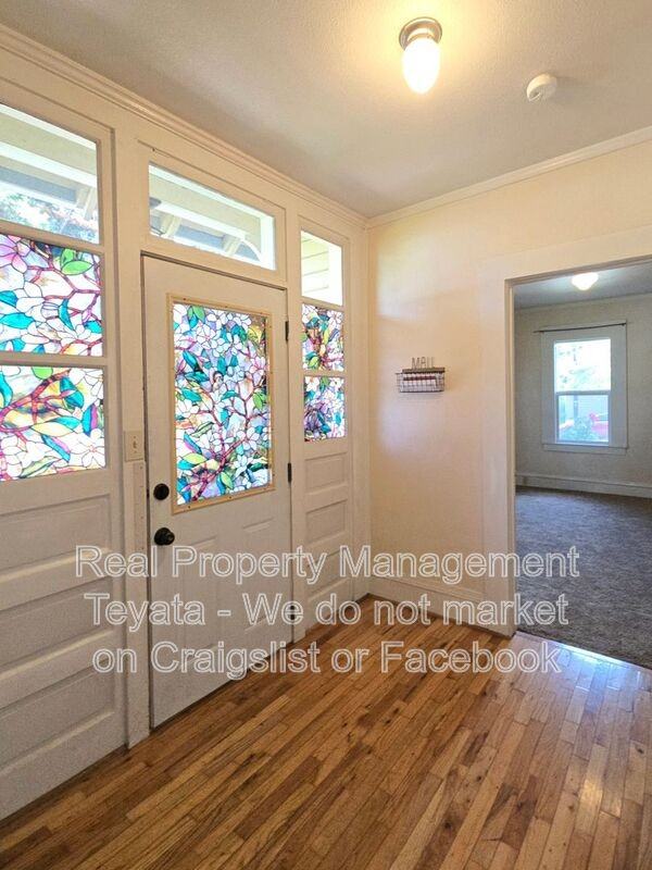 1405 Halleck St - Photo 3 of 14