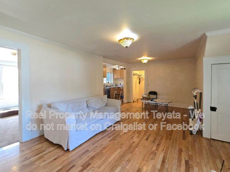1405 Halleck St - Photo 4 of 14