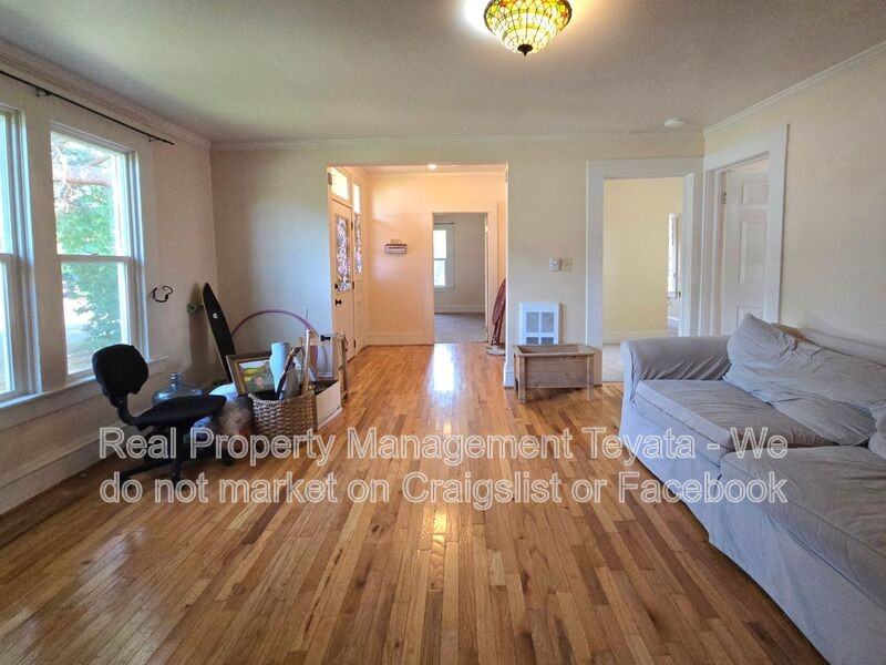 1405 Halleck St - Photo 5 of 14