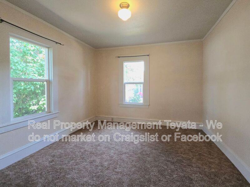 1405 Halleck St - Photo 7 of 14