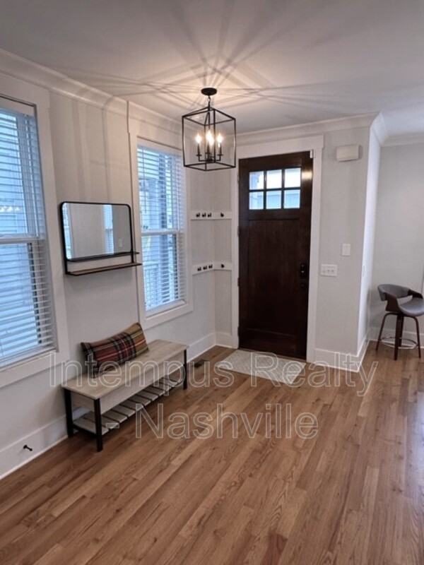 928 Southside Pl - Photo 5 of 34