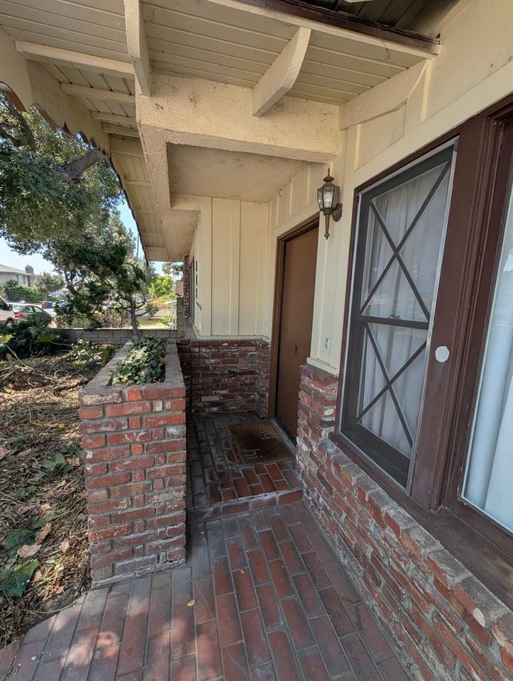307 N Curtis Ave - Photo 5 of 41