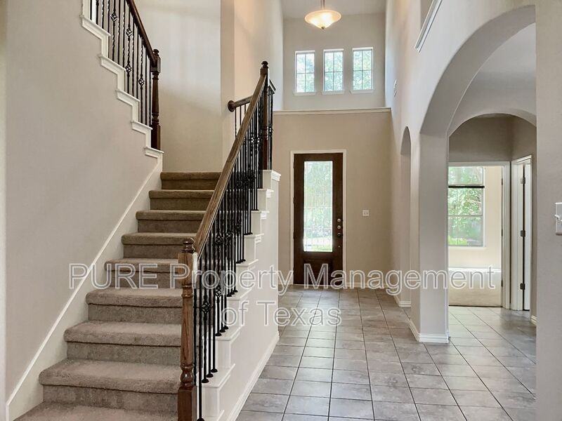 1932 Kempwood Loop - Photo 2 of 24