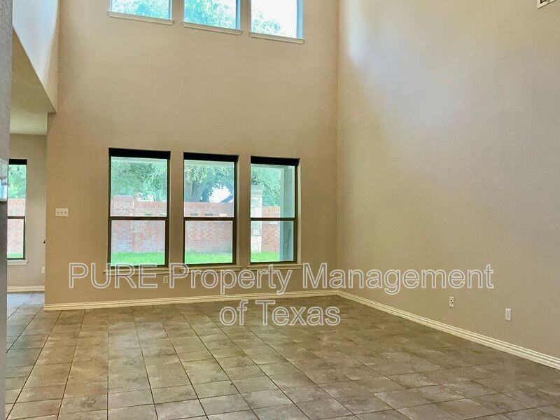 1932 Kempwood Loop - Photo 3 of 24