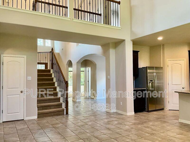 1932 Kempwood Loop - Photo 4 of 24