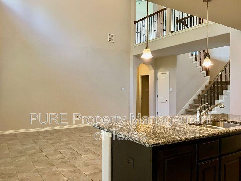 1932 Kempwood Loop - Photo 5 of 24