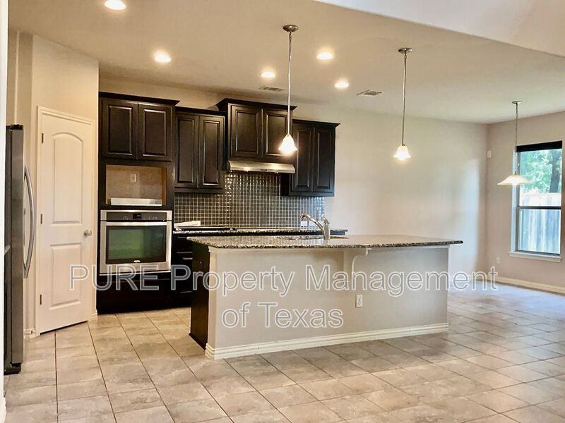 1932 Kempwood Loop - Photo 6 of 24