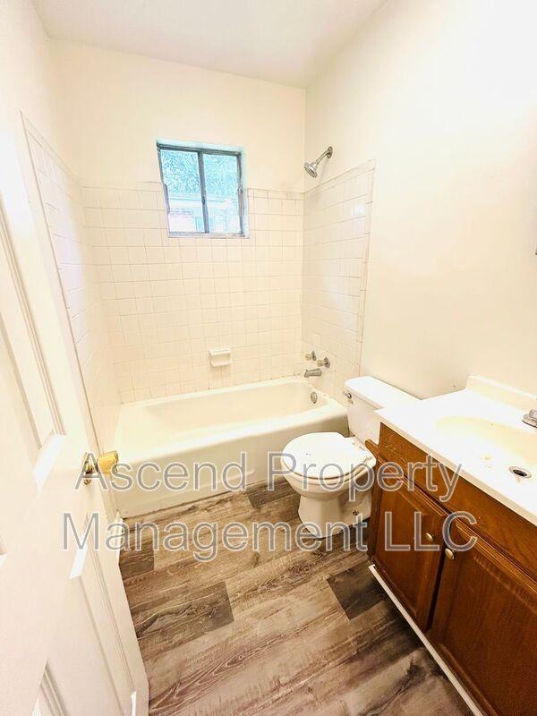 1102 N Hickory St #A - Photo 5 of 7
