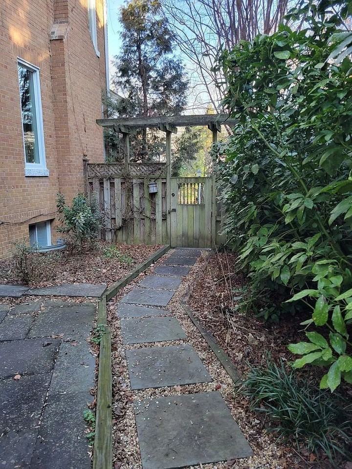 1418 44th St Nw ##Nw - Photo 2 of 16