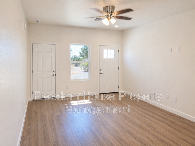 1701 Sycamore Ave - Photo 3 of 16