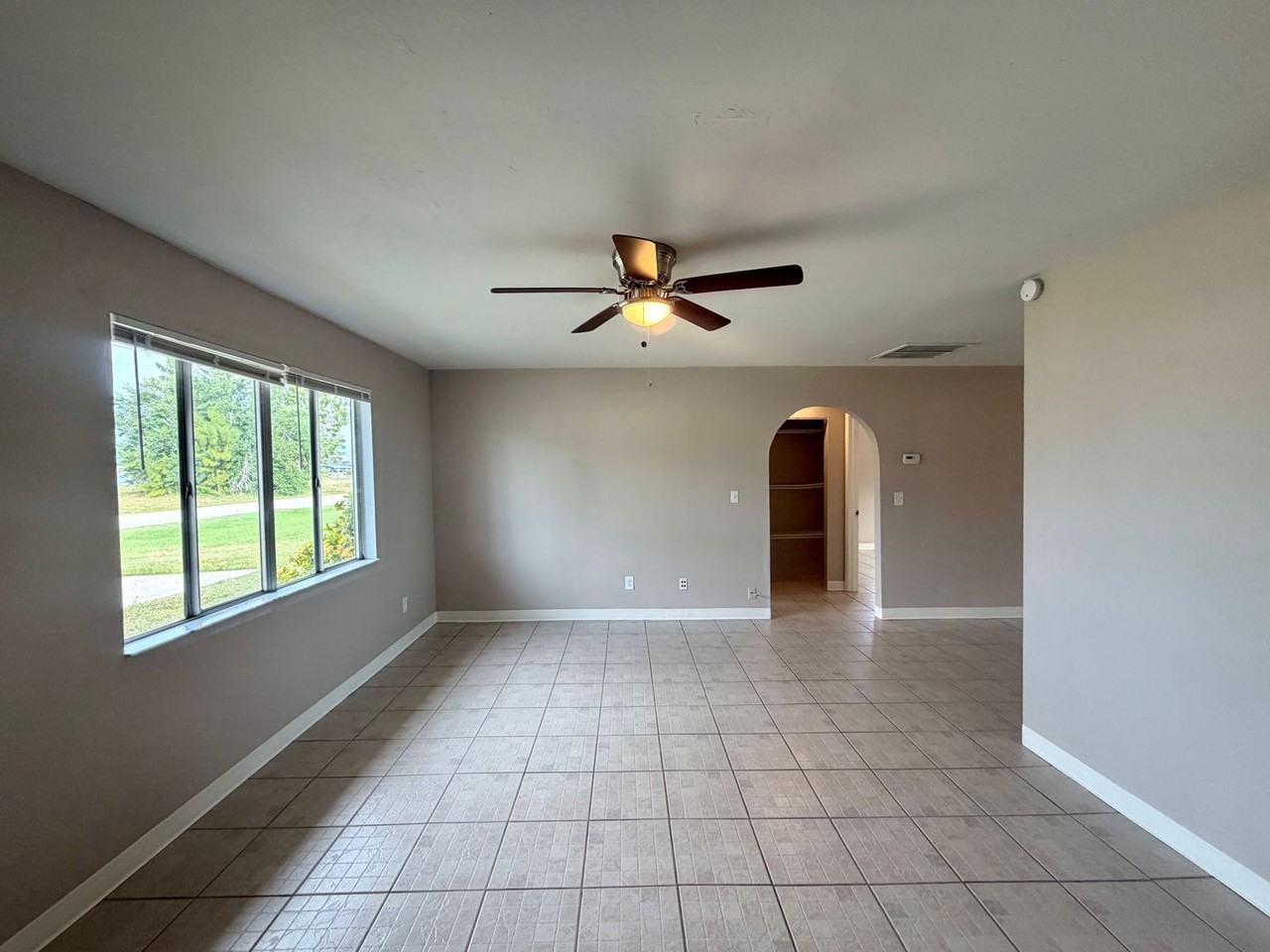 712 Sw 3rd Ct - Photo 2 of 20