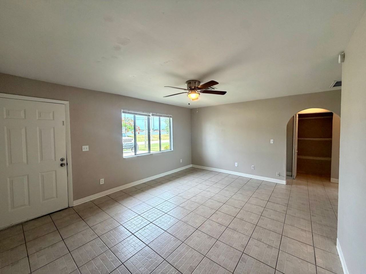 712 Sw 3rd Ct - Photo 3 of 20